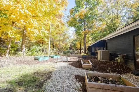 13248 Fairwood Drive Mccordsville IN 46055