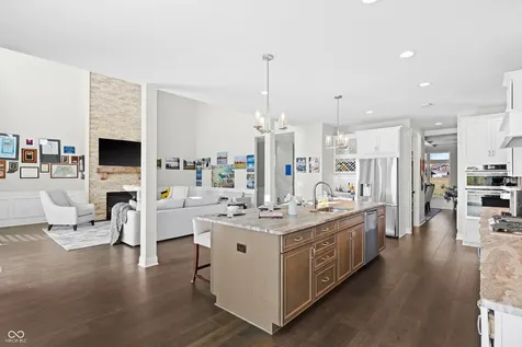 4301 Stone Lake Drive Zionsville IN 46077