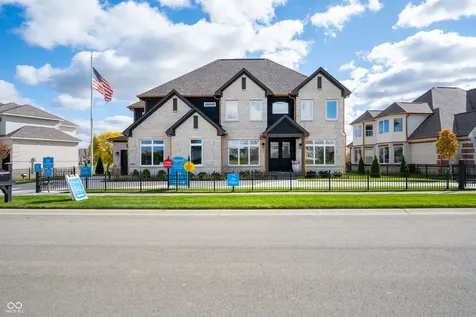 4301 Stone Lake Drive Zionsville IN 46077