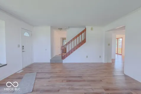 8132 Lynn Drive Indianapolis IN 46237