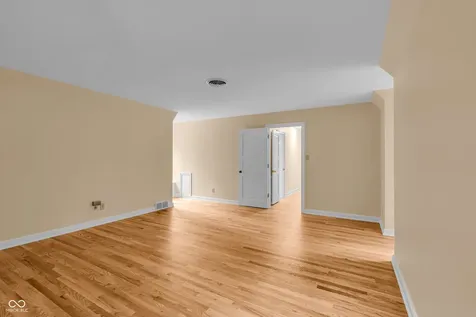 6047 Brokenhurst Road Indianapolis IN 46220