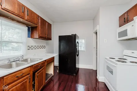 1043 W 37th Street Indianapolis IN 46208