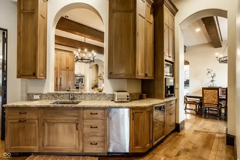 2075 S 950 E Zionsville IN 46077