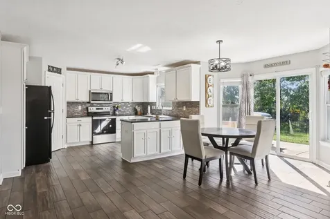 5827 W Deerview Bend Mccordsville IN 46055