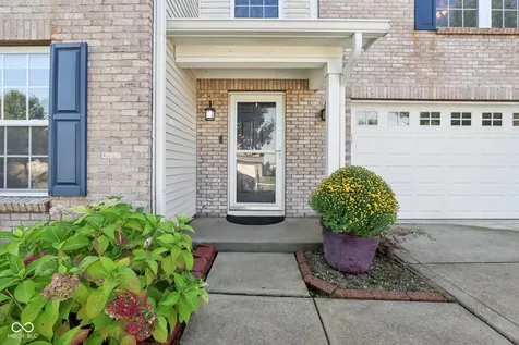 5827 W Deerview Bend Mccordsville IN 46055