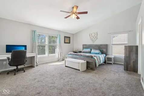 5827 W Deerview Bend Mccordsville IN 46055