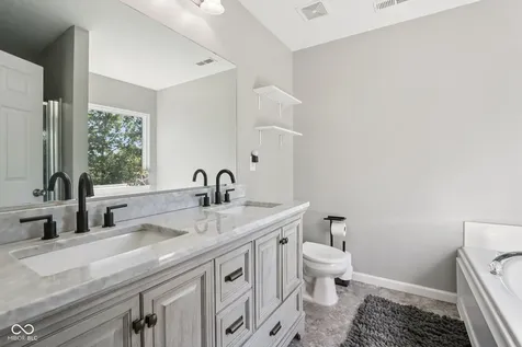 5827 W Deerview Bend Mccordsville IN 46055