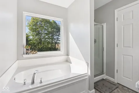 5827 W Deerview Bend Mccordsville IN 46055