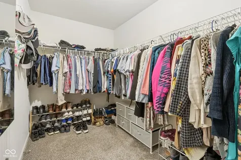 5827 W Deerview Bend Mccordsville IN 46055