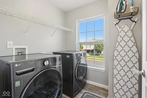 5827 W Deerview Bend Mccordsville IN 46055