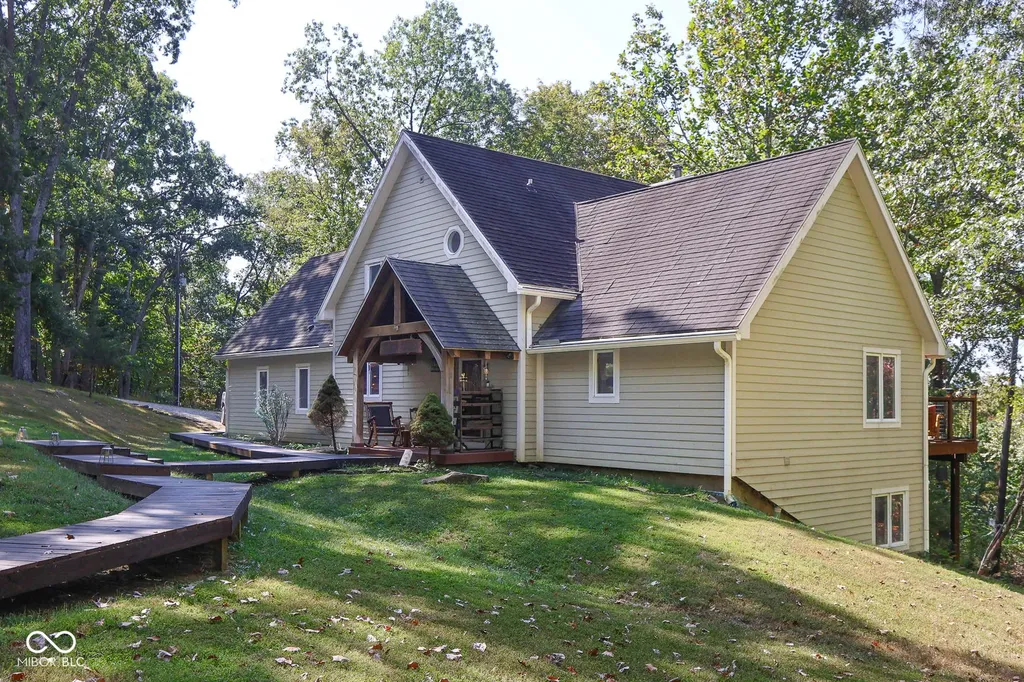 9007 E Agate Avenue Nashville IN 47448