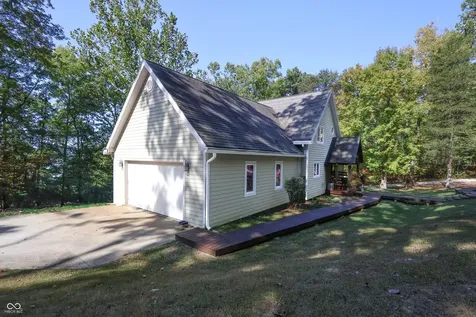 9007 E Agate Avenue Nashville IN 47448