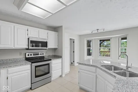 7975 Meadow Bend Circle Indianapolis IN 46259