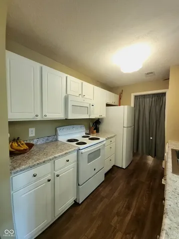 8720 Yardley Court Indianapolis IN 46268