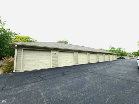 8720 Yardley Court Indianapolis IN 46268