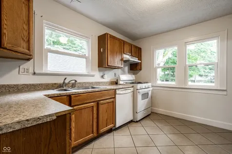 4658 Hinesley Avenue Indianapolis IN 46208