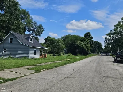 1217 W 1st Street Anderson IN 46016