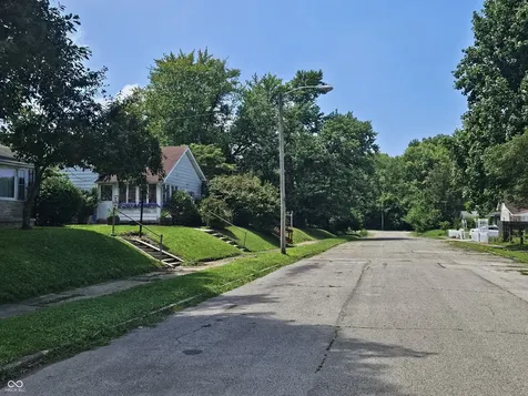 1217 W 1st Street Anderson IN 46016