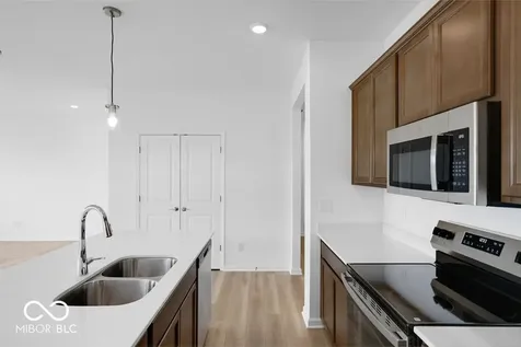 1121 Authentic Lane Indianapolis IN 46239