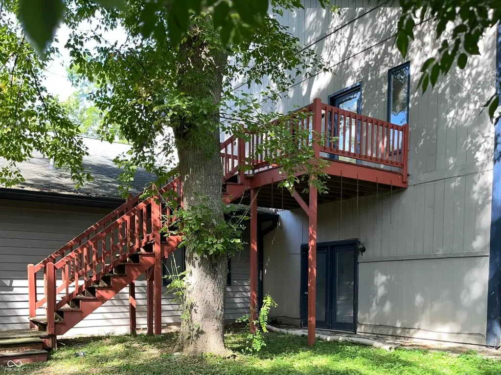 945 Unit B Fox Hill Drive Indianapolis IN 46228