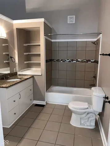 945 Unit B Fox Hill Drive Indianapolis IN 46228