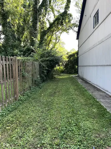 945 Unit B Fox Hill Drive Indianapolis IN 46228