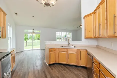 6024 W Bayfront Shores Mccordsville IN 46055
