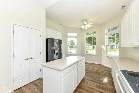 10713 Cardinal Circle Indianapolis IN 46231