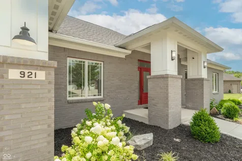 921 Justine Circle E Indianapolis IN 46234
