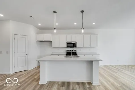 11129 Dressage Way Indianapolis IN 46239