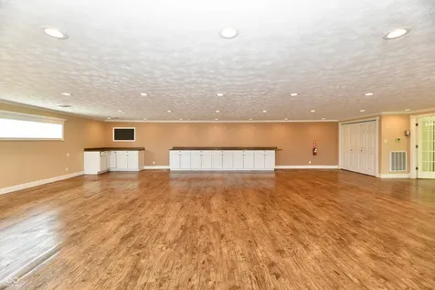 9033 W 1000 N Elwood IN 46036