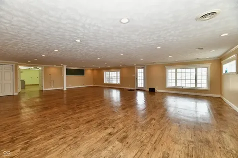 9033 W 1000 N Elwood IN 46036