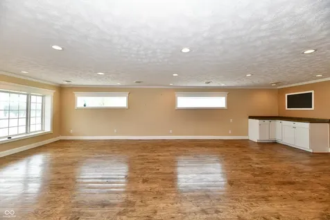 9033 W 1000 N Elwood IN 46036