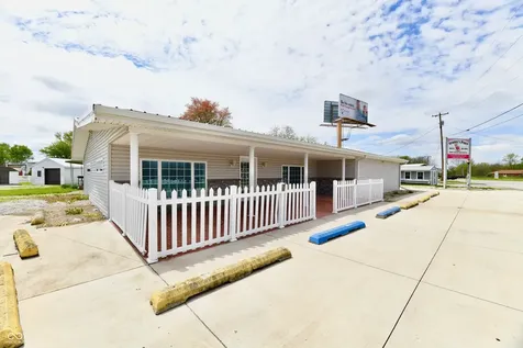 9033 W 1000 N Elwood IN 46036