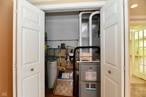 9033 W 1000 N Elwood IN 46036