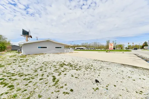 9033 W 1000 N Elwood IN 46036