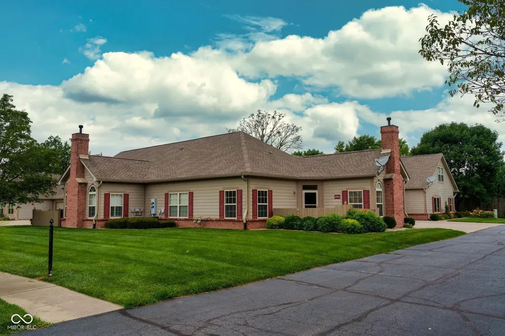 1064 Laurelwood Lane Greenwood IN 46142