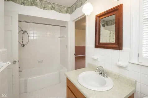 660 East Drive Seymour IN 47274