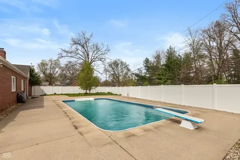 660 East Drive Seymour IN 47274