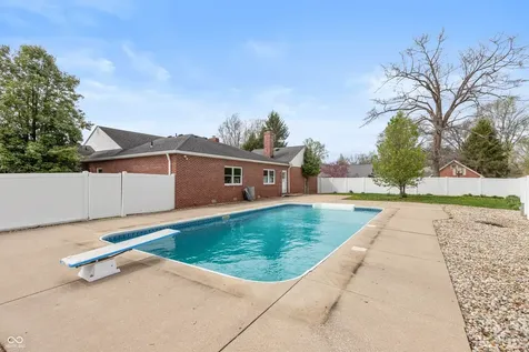 660 East Drive Seymour IN 47274