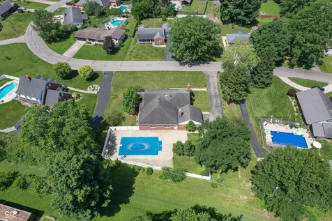660 East Drive Seymour IN 47274