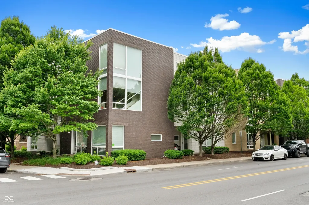 932 N Broadway Street Indianapolis IN 46202
