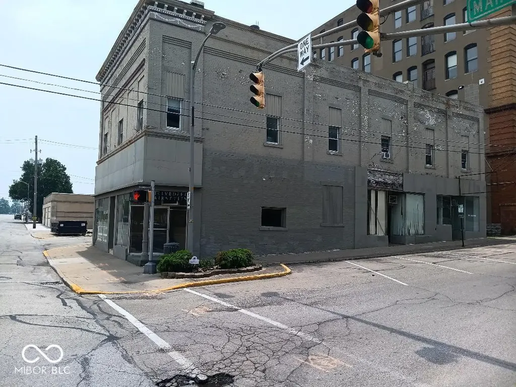 33 E 11th Street Anderson IN 46016