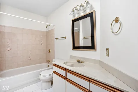 947 Tamarack Circle North Drive Indianapolis IN 46260