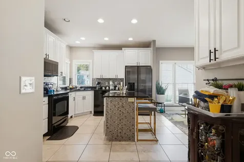 2812 Sunflower Court Columbus IN 47201