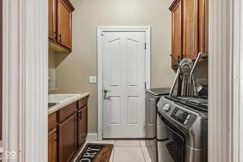 2812 Sunflower Court Columbus IN 47201