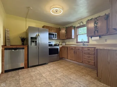 6095 W 1900 N Elwood IN 46036