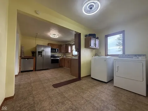 6095 W 1900 N Elwood IN 46036