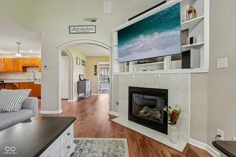 933 Amesbury Court Indianapolis IN 46217