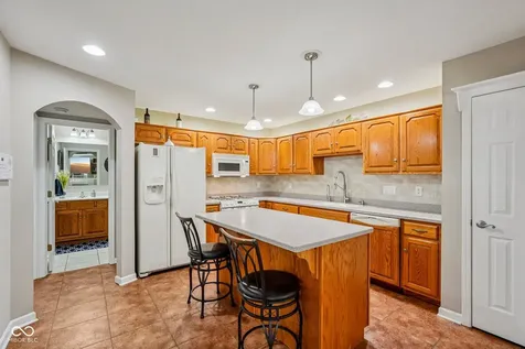 933 Amesbury Court Indianapolis IN 46217